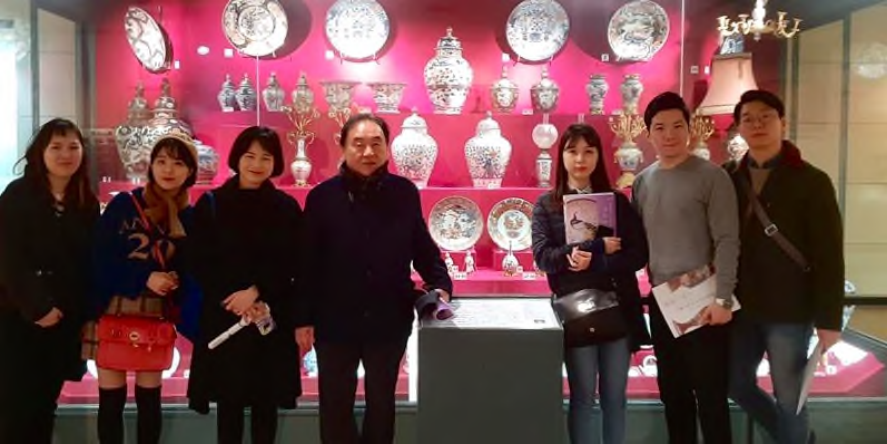 Creating a Unique Japanese Ceramic Style Beyond Blue-and-White