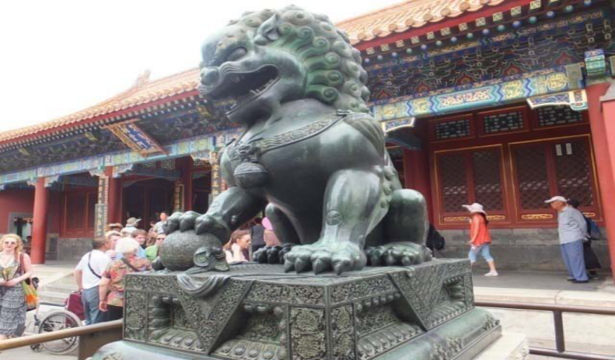 The Gate for the Empress Dowager, Emperor, and Empress, the East Palace Gate (东宫门)