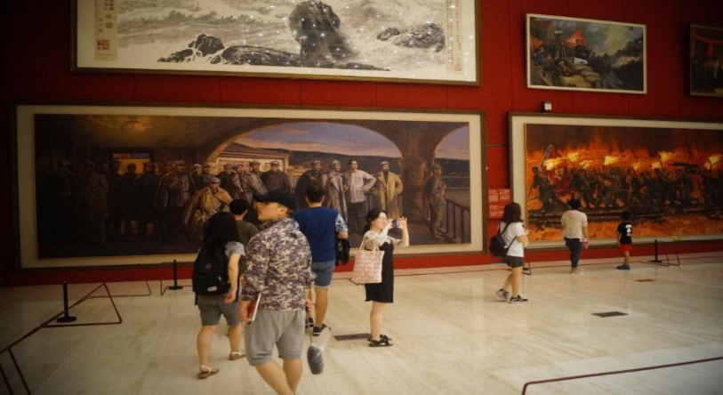 First-floor exhibition hall 'Leaders and the People'
