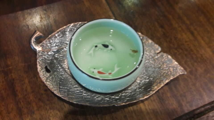 Teacups at a Liulichang teahouse.