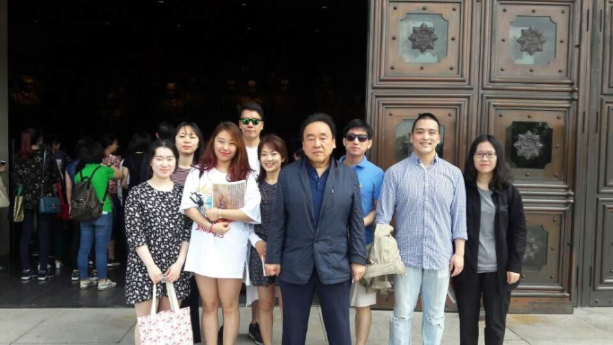 Group photo in front of the Anti-Japanese War Memorial Hall.