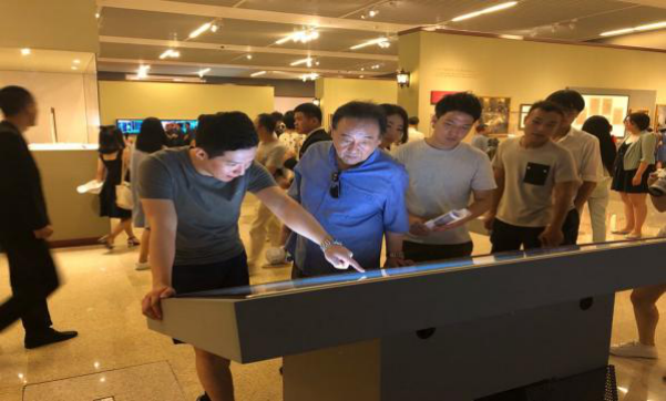 Professor Ha Young-sun and Sarangbang members touring the exhibition hall