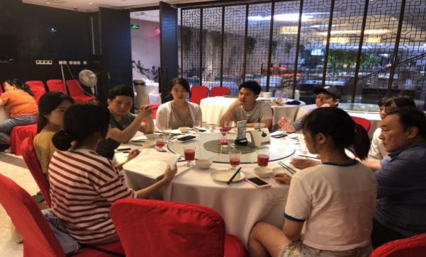 Presenting at a restaurant after visiting Yurichang