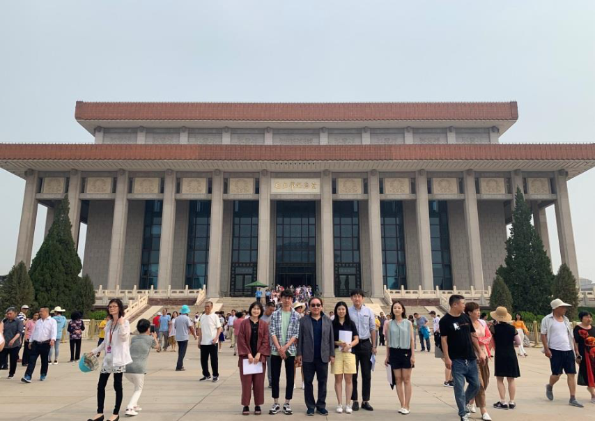 The 12th cohort of Sarangbang in front of the Mausoleum of Chairman Mao Zedong